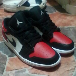 Air Jordan 1 Low Bred Toe Size 9.5 Brand New Without Box With Red And Black